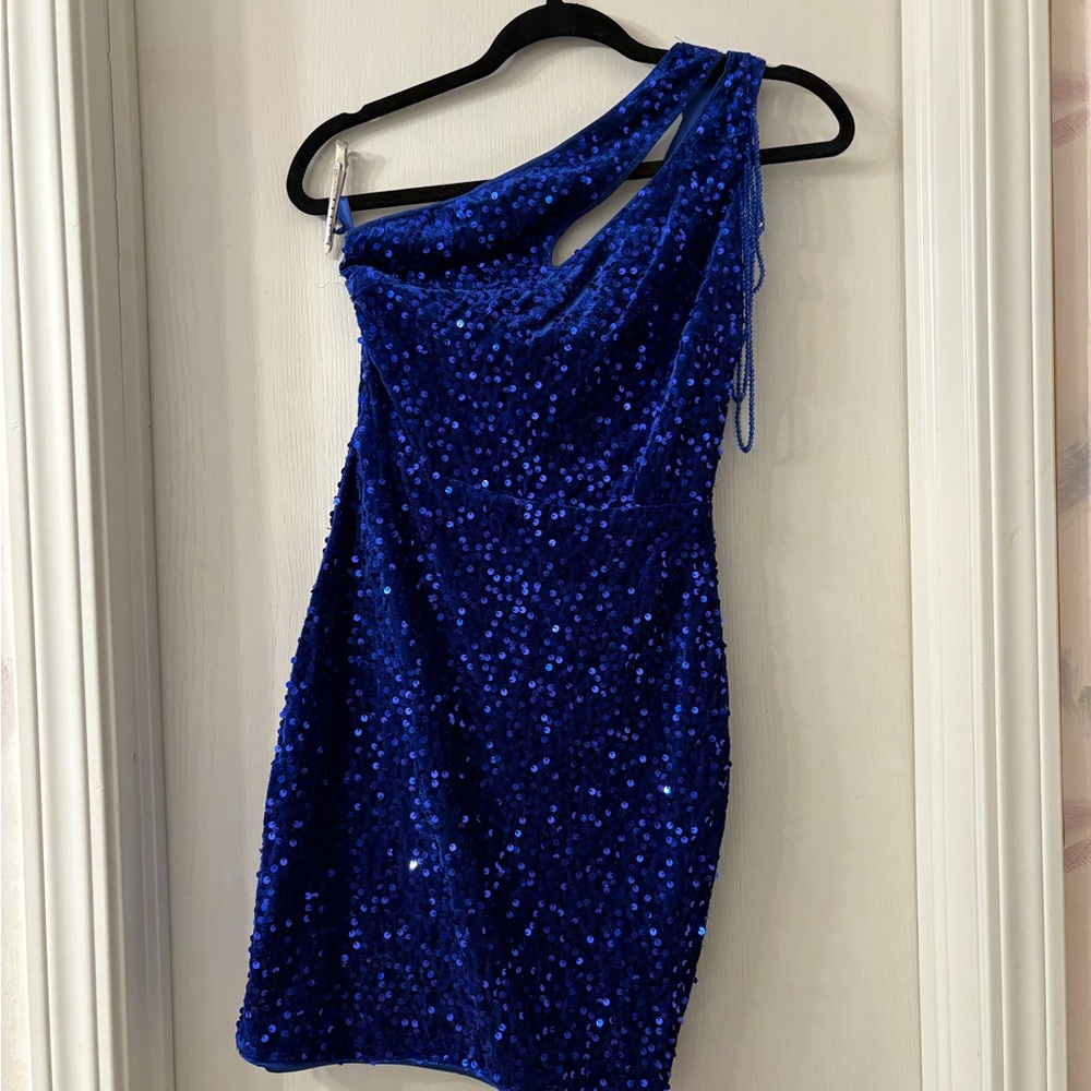 Elegant Blue Sequin One-Shoulder Dress